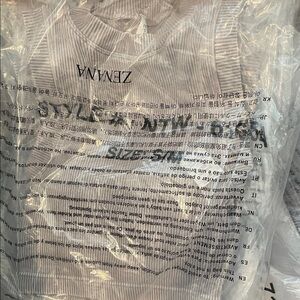 Zenana Brami’s Ribbed Crop Top in Gray
BUNDLE OF 6